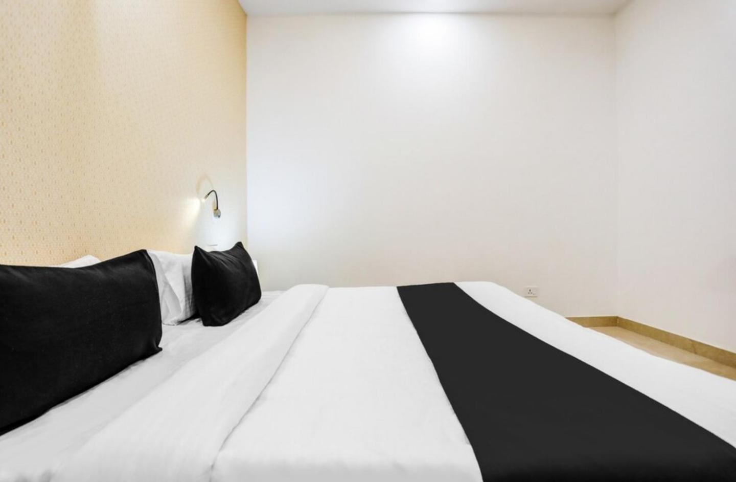 The Grand Blue Hotel Greater Noida Eksteriør billede