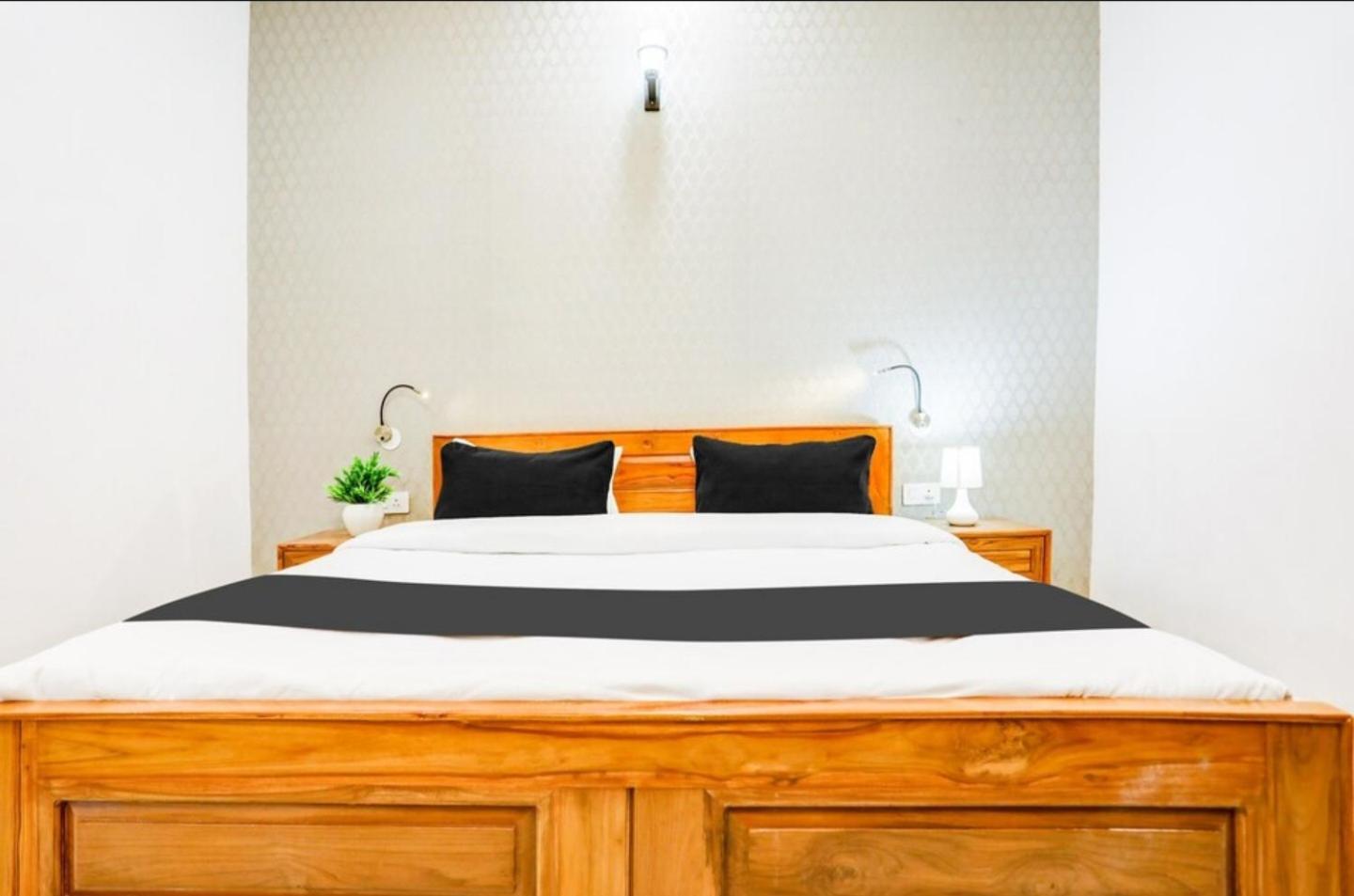 The Grand Blue Hotel Greater Noida Eksteriør billede