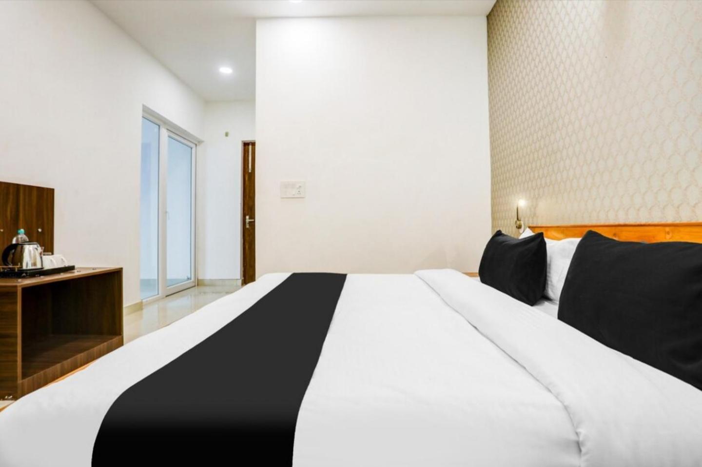 The Grand Blue Hotel Greater Noida Eksteriør billede